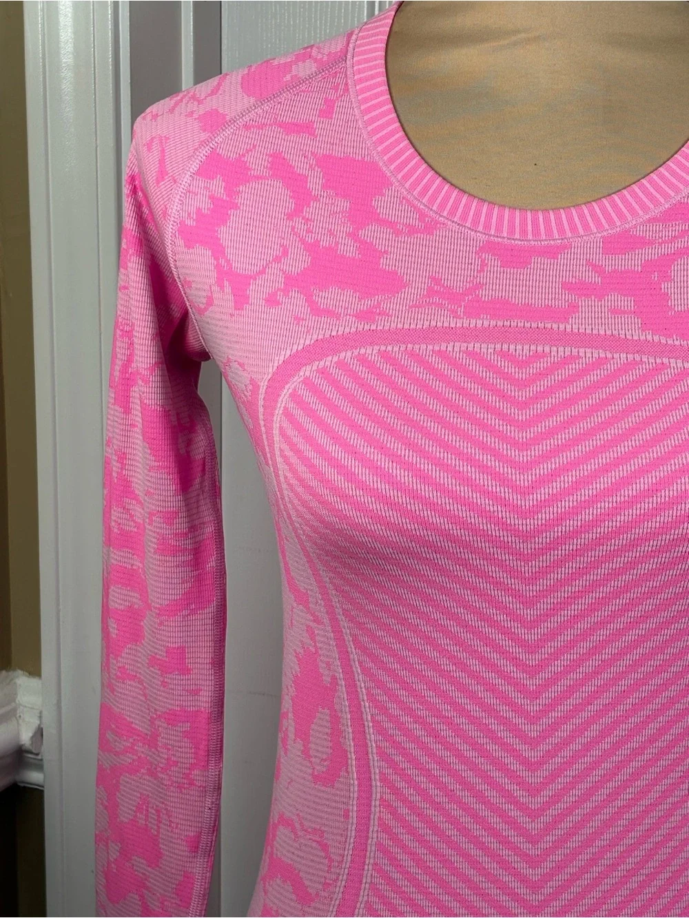 Lululemon Swiftly Tech Long Sleeve Crew Heathered Raspberry Glo Light Sz 6 A336